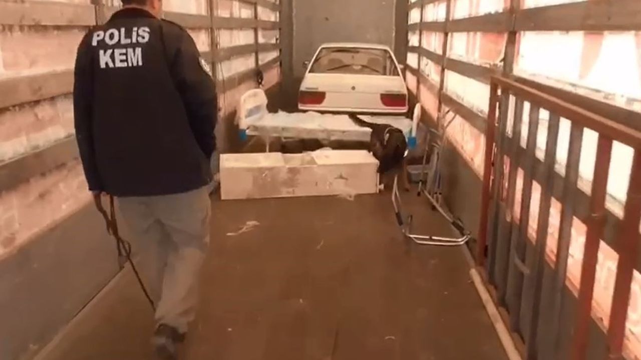 Hasta yatağının başlığına zulalanmış 5 kilo uyuşturucu ele geçirildi