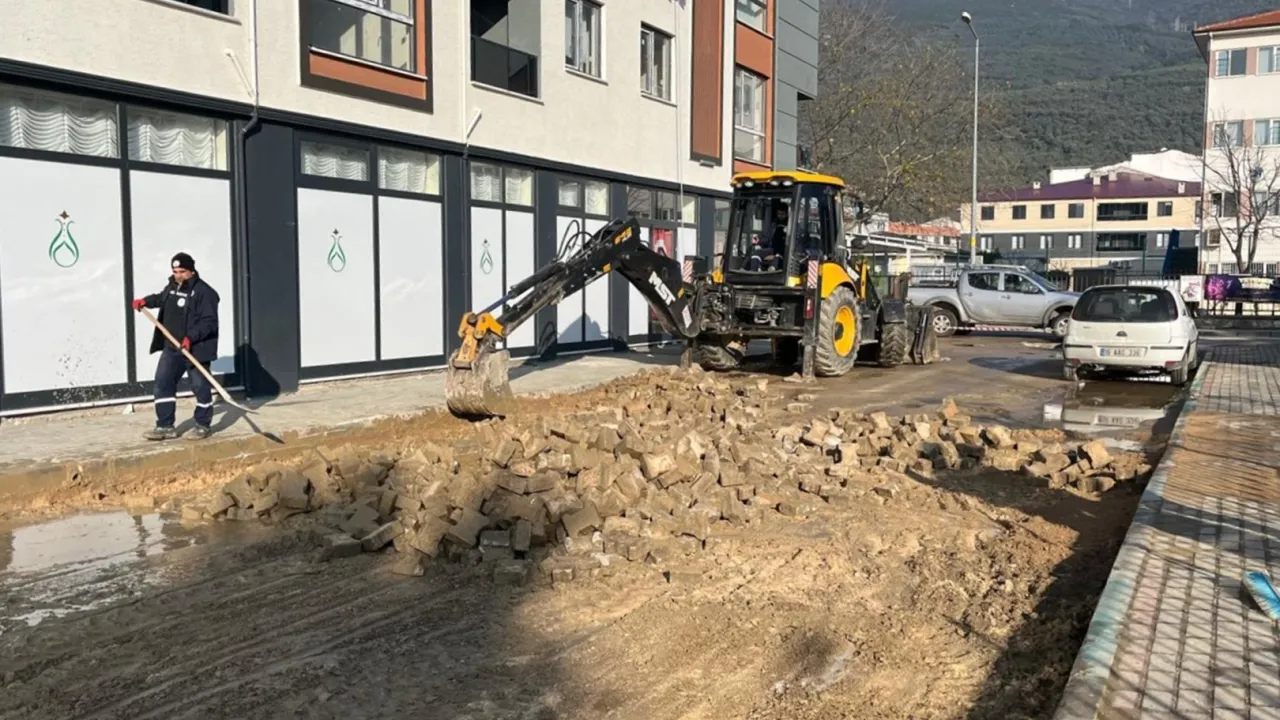 Bursa Gemlik Belediyesi'nden asfalt ve kaldırım atağı