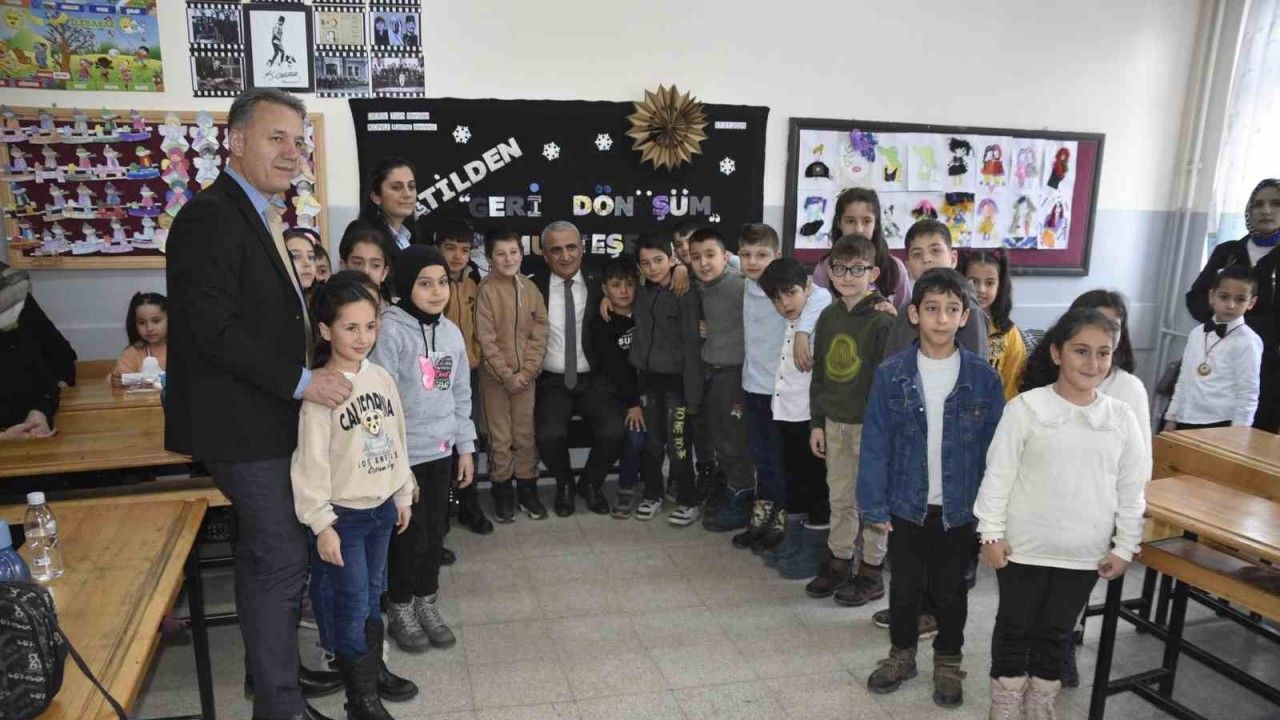 Bitlis’te 92 bin 521 öğrenci karne heyecanı yaşadı