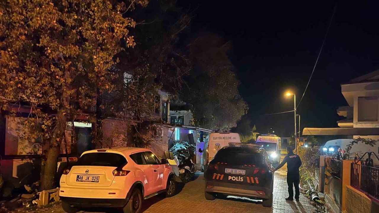 İş arkadaşını yatağında öldürdü