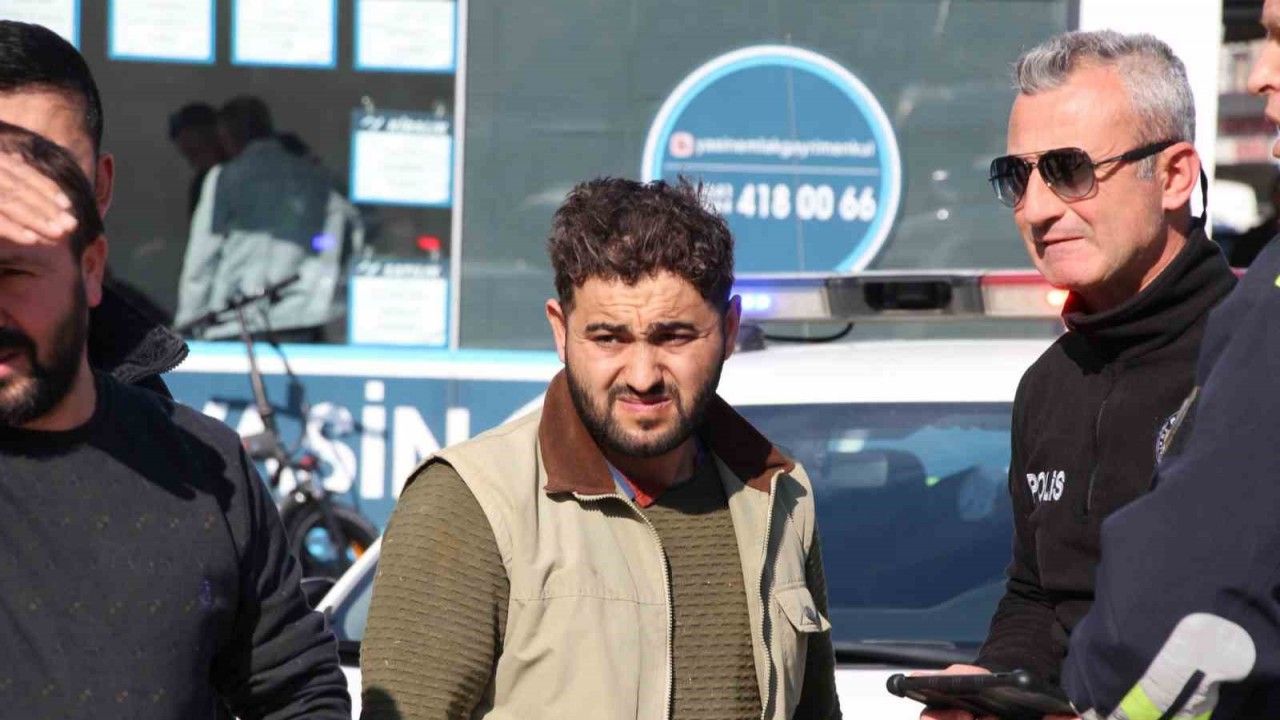 Başkasının ehliyeti ile trafiğe çıkan sürücü polisten kaçamadı