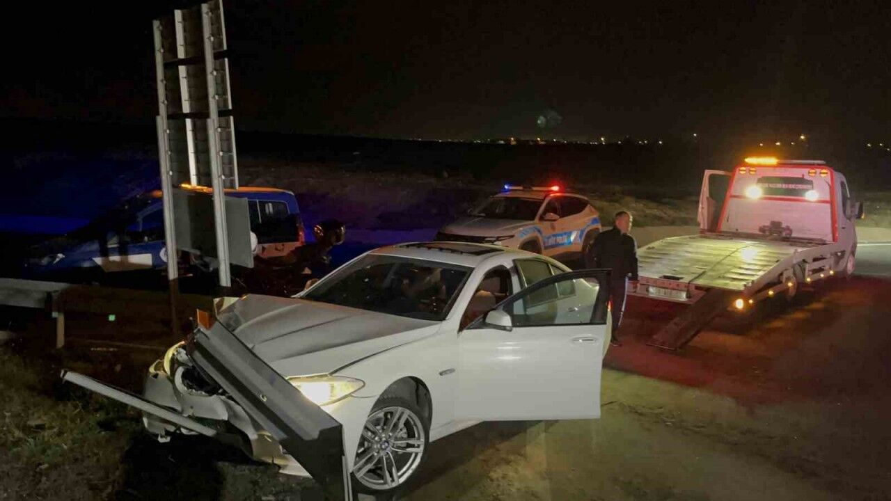 Polisten kaçarken kaza yaptı, paylaşımı dikkat çekti: "Alkollüyken araç kullanmayın, polisten kaçmayın"