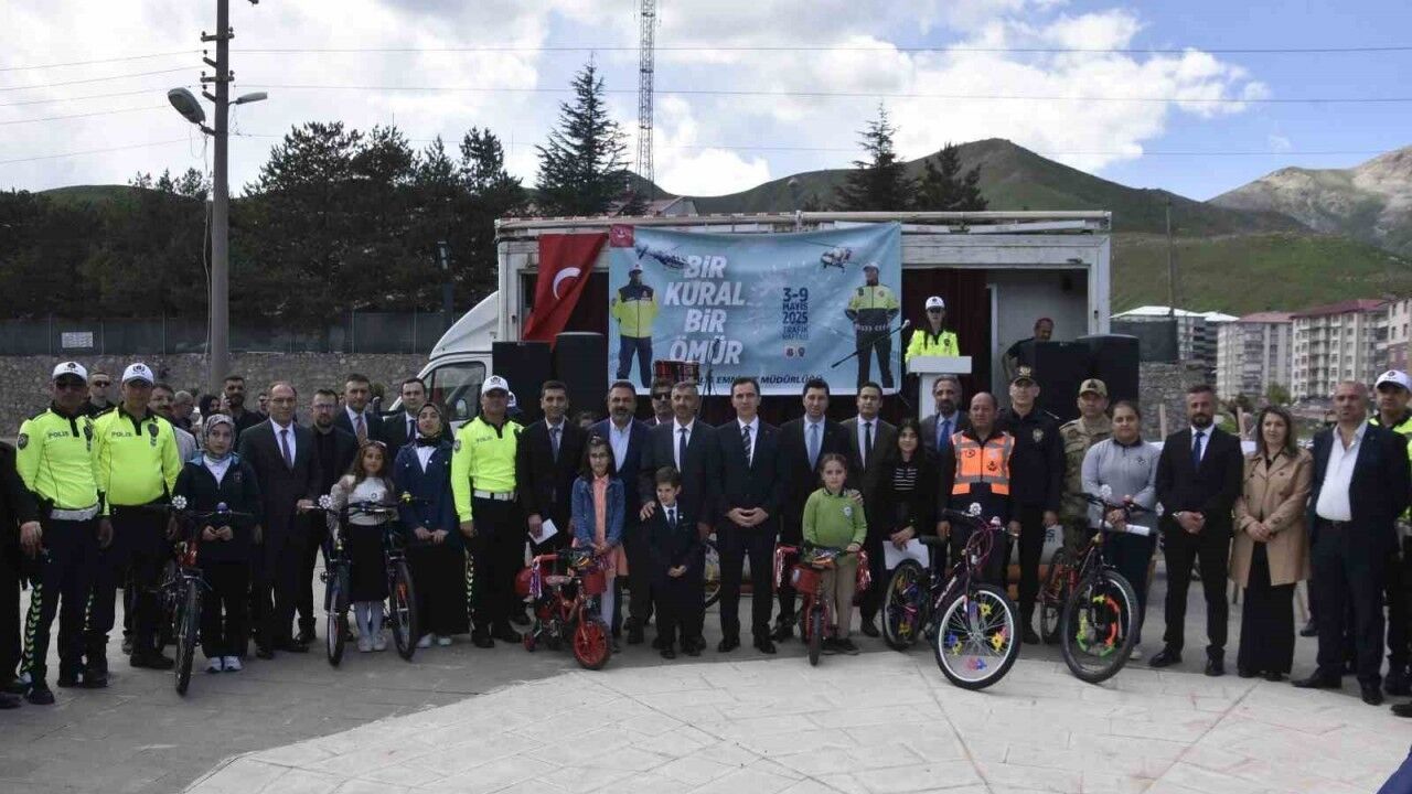 Bitlis’te Trafik Güvenliği Haftası etkinliği