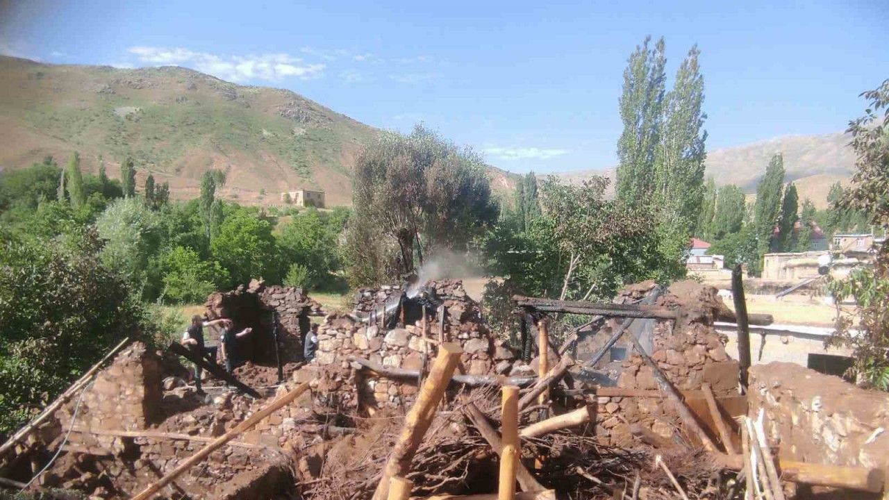 Bitlis’te çıkan yangın korkuya neden oldu