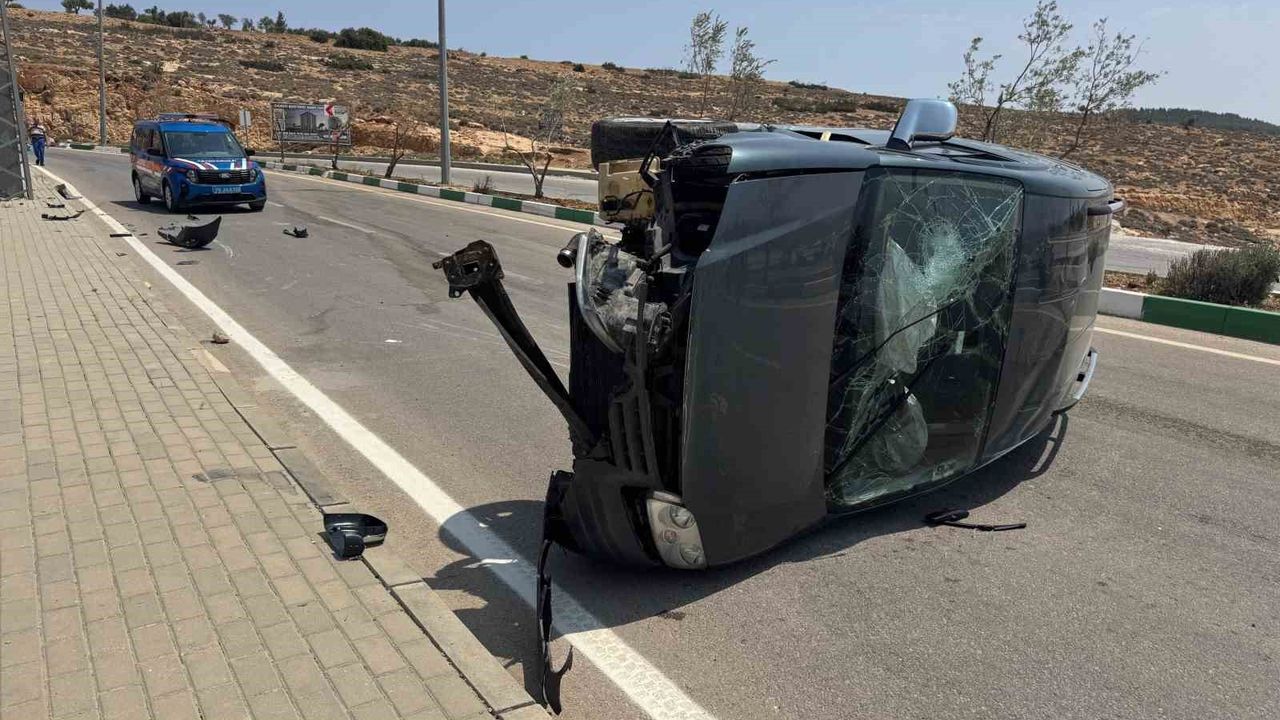 Kilis’te ticari araç devrildi: 4 yaralı