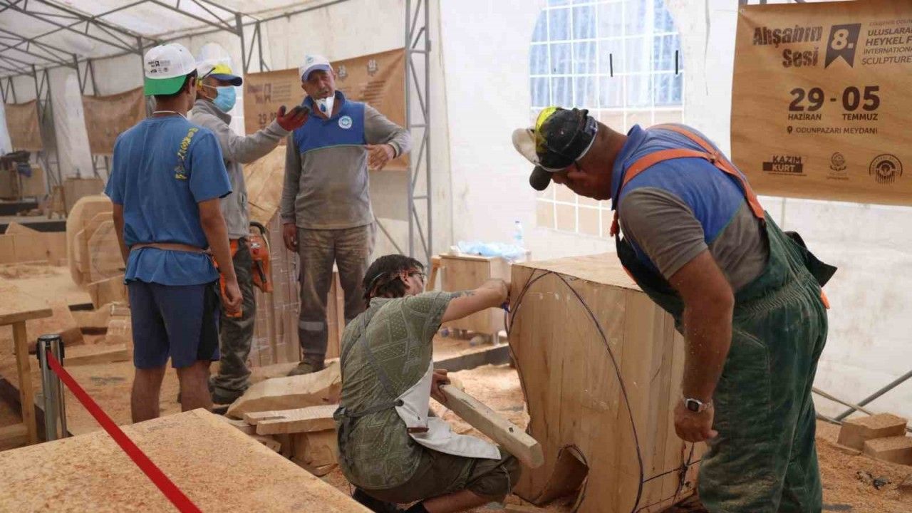 Ahşap Heykel Festivali coşkuyla devam ediyor