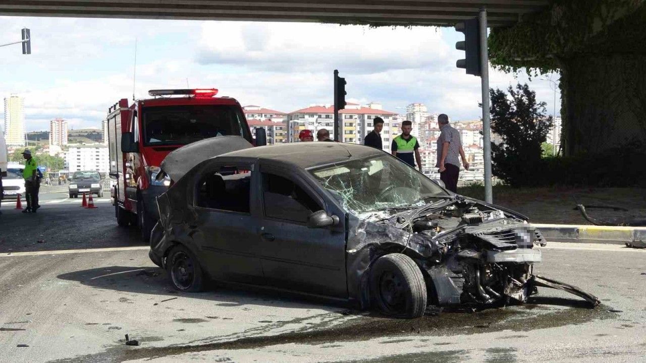 Kastamonu’da minibüs ile otomobil çarpıştı: 4 yaralı