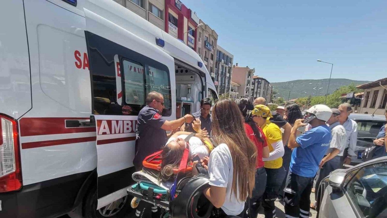 Menteşe’de otomobil motosikletliye çarptı: 1 yaralı