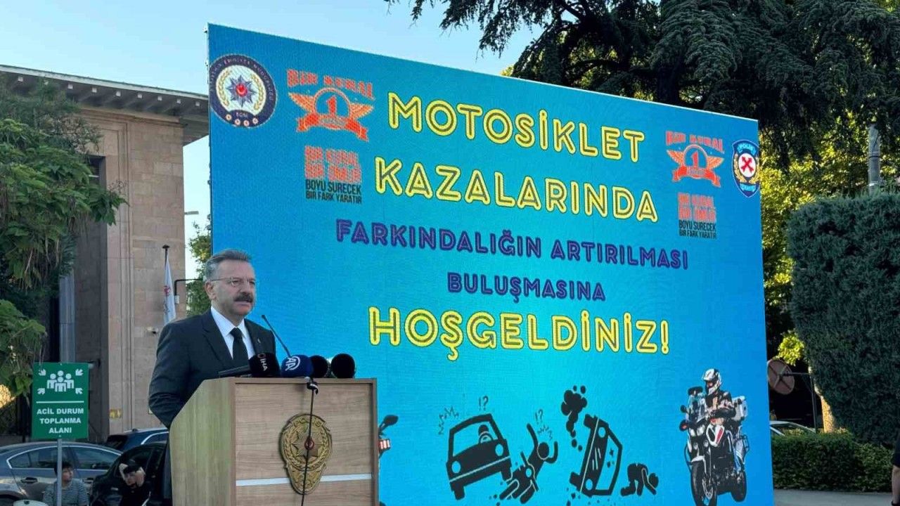Motosiklet sürücüleri kuralları ve yöntemleri uzamanından dinledi