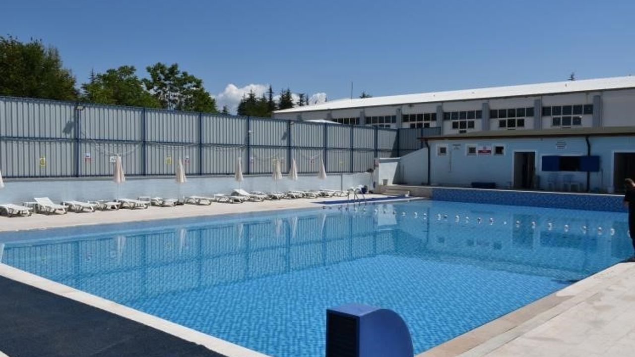 Söğüt’te yüzme havuzu hizmete açıldı