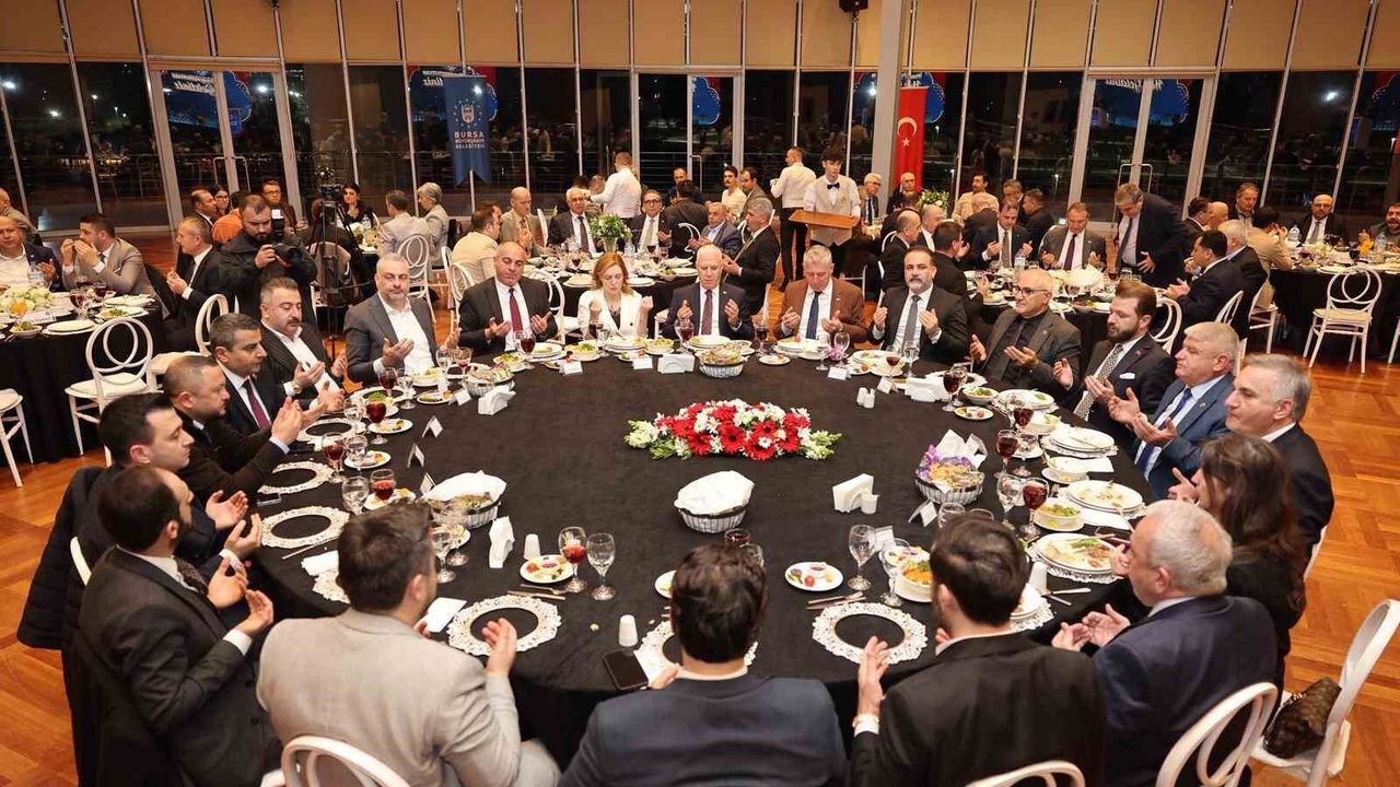 Bursa'da özlenen tablo...Mecliste su için tartıştılar, iftarda aynı sofrada buluştular