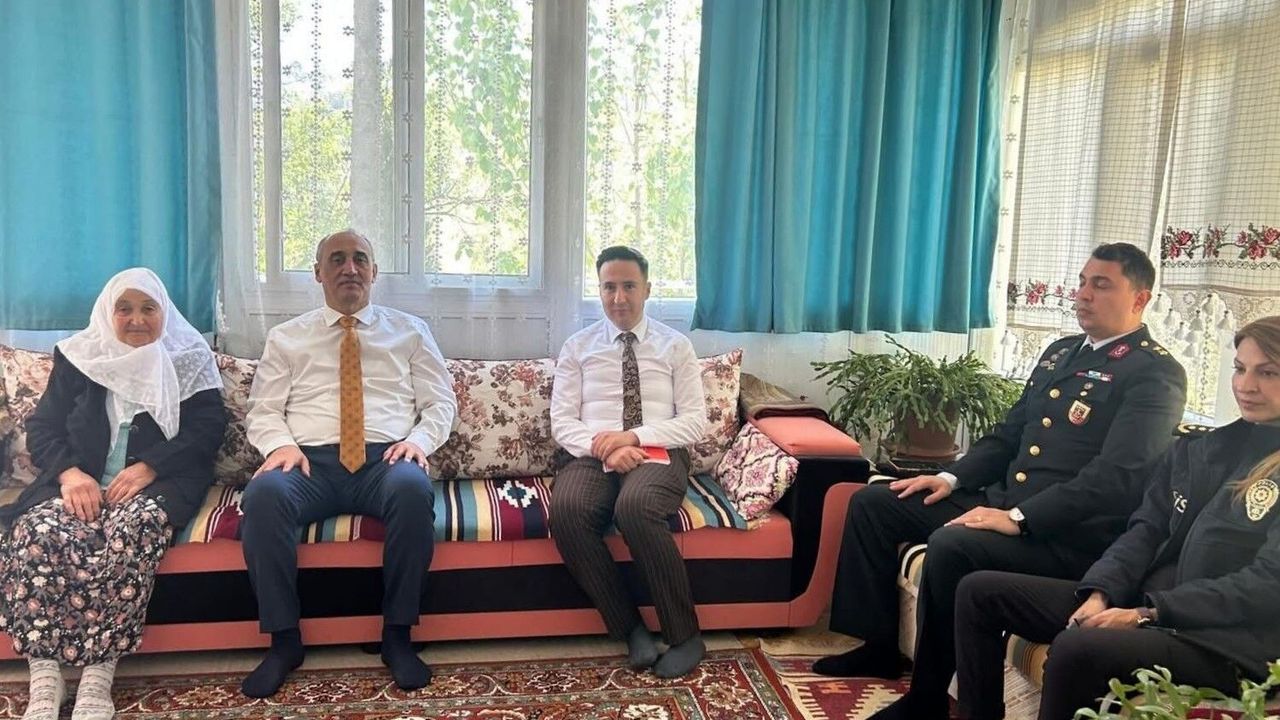 Yatağan Kaymakamı İlhan, şehit annesini unutmadı