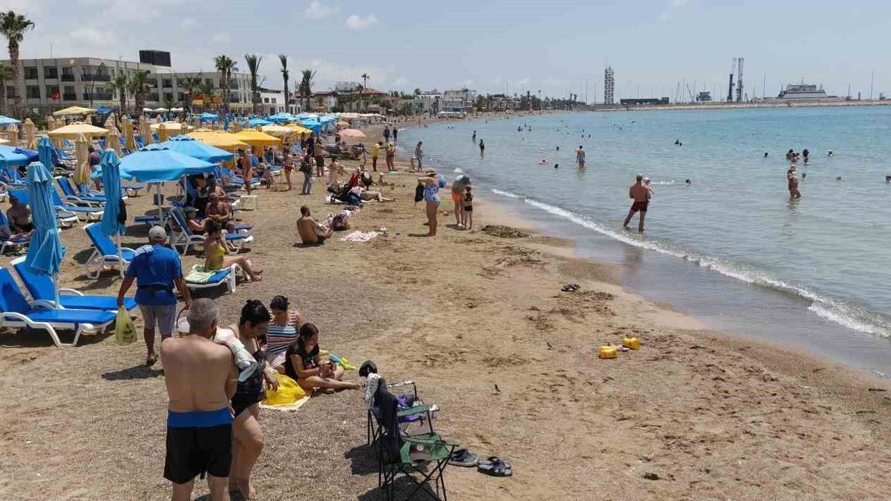 Mersin'de deniz sezonu başladı: Rus uçuşlarının iptali bölge
