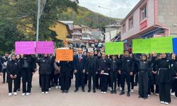 Üniversite öğrencileri kadına yönelik şiddete tepki gösterdi