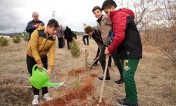 Beyşehir’de öğretmenler için fidanlar toprakla buluşturuldu