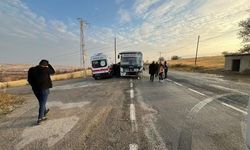 Elazığ’da otobüs ile kamyonet çarpıştı: 4 yaralı