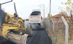 Iğdır’da köy yollarında asfalt çalışmaları sürüyor