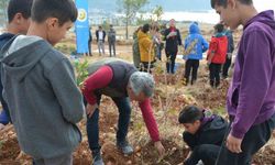 Öğretmenler Günü anısına 300 fidan toprakla buluşturuldu