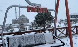 Erciyes’e yağan kar tatilcilerin yüzünü güldürdü