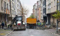 Esenyurt Belediyesi, tahrip olan yolları parke taşı çalışmalarıyla yeniliyor