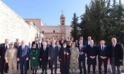 Mardin Valisi Akkoyun, Süryanilerin Doğuş Bayramı’nı kutladı