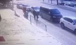 Motokurye boğazına şeker kaçan çocuğu heimlich manevrası ile kurtardı