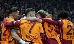 Trendyol Süper Lig: Galatasaray: 2 - Trabzonspor: 1 (İlk yarı)