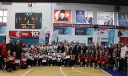 Yıldız kızlar voleybolda Hürriyet Ortaokulu birinci oldu