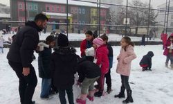 Batman’da kar yağışıyla birlikte çocuklar gönüllerince eğlendi