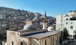 Depremde hasar alan cami tarihi cami restorasyon çalışmasının ardından ibadete açıldı