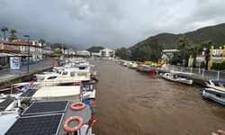 Orman yangınları erozyonu tetikledi, Marmaris’te denizler de olumsuz etkilendi