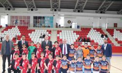Bozüyük’te 23 Nisan Futsal Turnuvası yarı final heyecanı