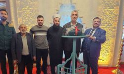 Sivrihisar Ulu Camii’ne Saç-ı Şerif’i bağışladı