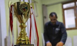 60 yaşında Türkiye Bilardo Şampiyonu mesleğiyle dikkat çekiyor