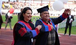 76 yıl sonra gelen mezuniyet: Hayaller üniversite mezuniyet kortejinde gerçek oldu