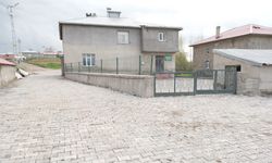Ağrı’nın Çakıroba köyünde 3.500 metrekarelik kilit parke taşı çalışması tamamlandı