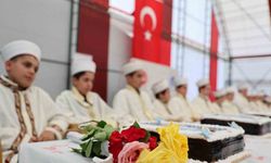 Altınçevre Kur’an kursunda hafızlara özel tören: 22 hafız için 22 pasta kesildi
