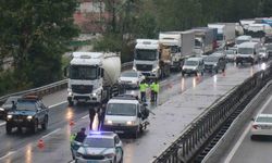 Anadolu Otoyolu’nda yağmur ile kazalar peş peşe geldi: Her iki istikamette de trafik aksadı