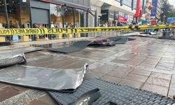 Ankara’da fırtına mağazanın talelasını uçurdu