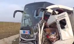 Ankara’da kamyon ile yolcu otobüsü çarpıştı: 1 ölü, 5 yaralı