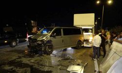 Antalya’da 3 kamyon, tur aracı ve otomobilin karıştığı zincirleme kaza: 3 yaralı
