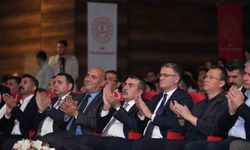 Bakan Tekin, Van’da Maarif Orkestrası ve Halk Dansları Topluluğu’nun gösterisini izledi