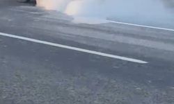 Başkent’te Tofaş araç yandı, vatandaşlar yangın tüpleriyle müdahale etti