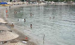 Bodrum’da havaların ısınmasıyla vatandaşlar denize akın etti