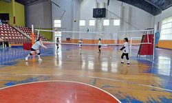Bulanık’ta voleybol antrenmanları yoğun katılımla devam ediyor