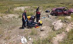 Burdur’da otomobil şarampole devrildi: 1’i çocuk 5 yaralı