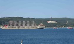 Çanakkale’nin elektrik ihtiyacını karşılayabilecek enerji üreten gemi boğazdan geçti