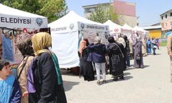 Diyadin’de kursiyer kadınlar atık malzemeleri sanate dönüştürdü