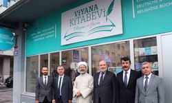 Diyanet İşleri Başkanı Erbaş, Viyana’da ATİB Kitabevi’ni ziyaret etti
