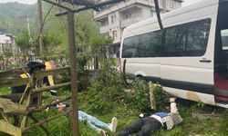 Düzce’de işçi servisi ağaca çarptı, 8 kişi yaralandı